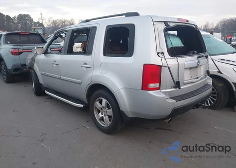 2011 Honda Pilot Touring z USA, uszkodzony, nr VIN 5FNYF4H9XBB032423